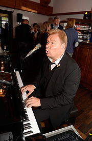Star-Piano-Man Paul Maxwel aus Marbella (©Fotos: Schneider-Press / Frank Rollitz für Edition Sportiva)